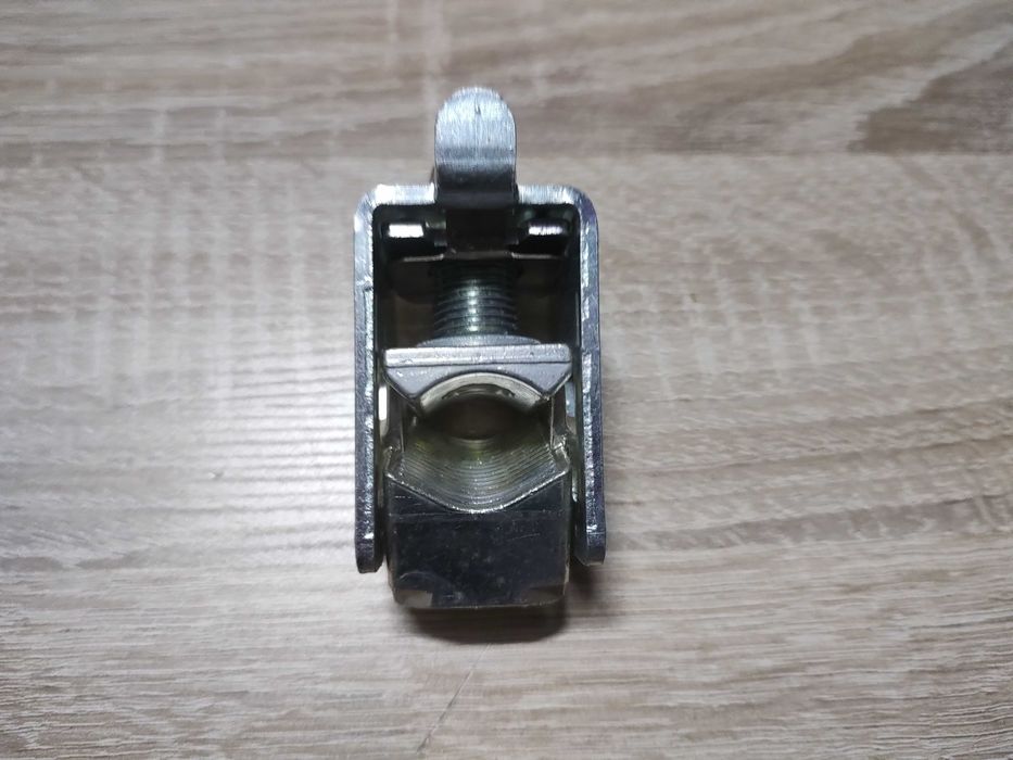 Zacisk rozrzutnika podwójny profil T – Wöhner 01318, 185 mm² (7 sztuk)