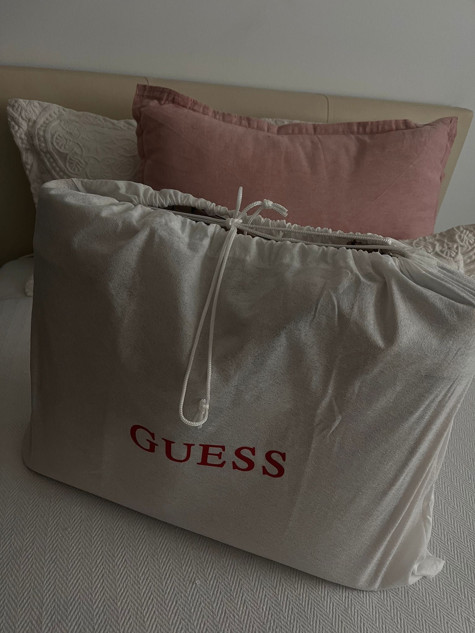 Mala Guess Creme