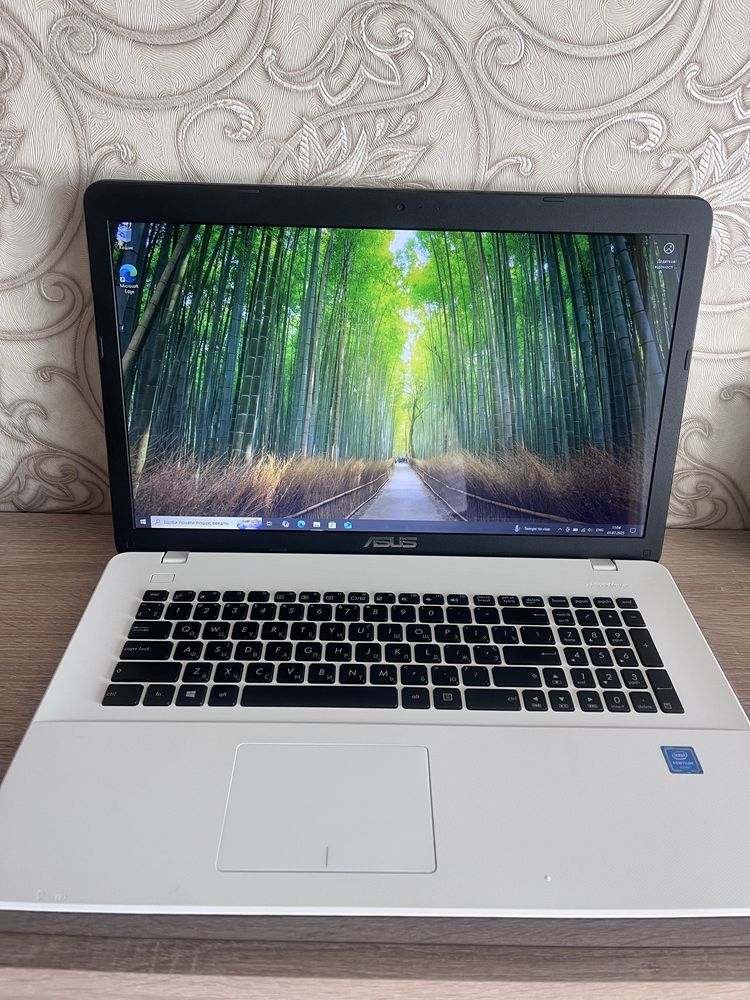Ноутбук ASUS X751NV / 17.3″ / SSD / Новий акумулятор