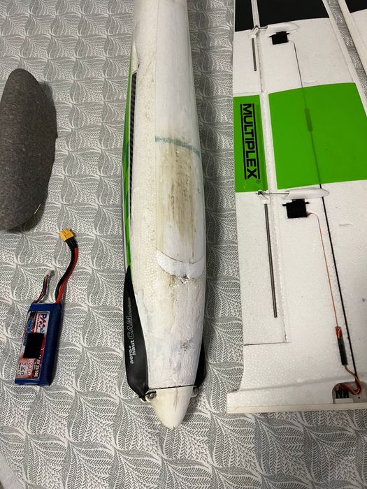 Sprzedam model szybowca-motoszybowca z silnikiem