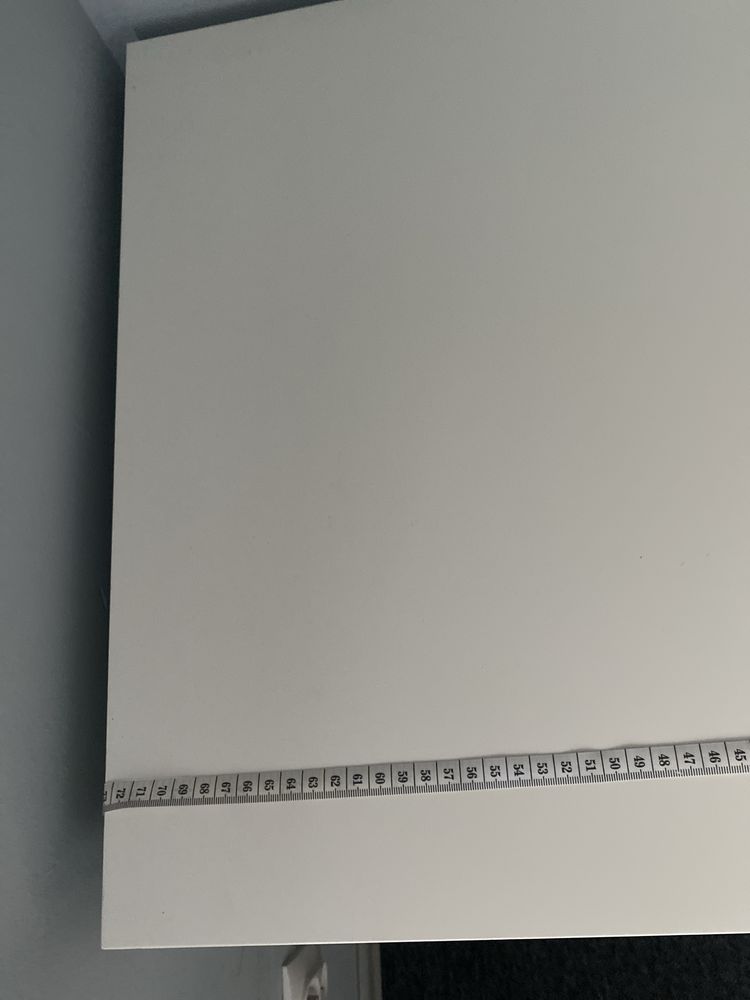 Białe biurko ikea