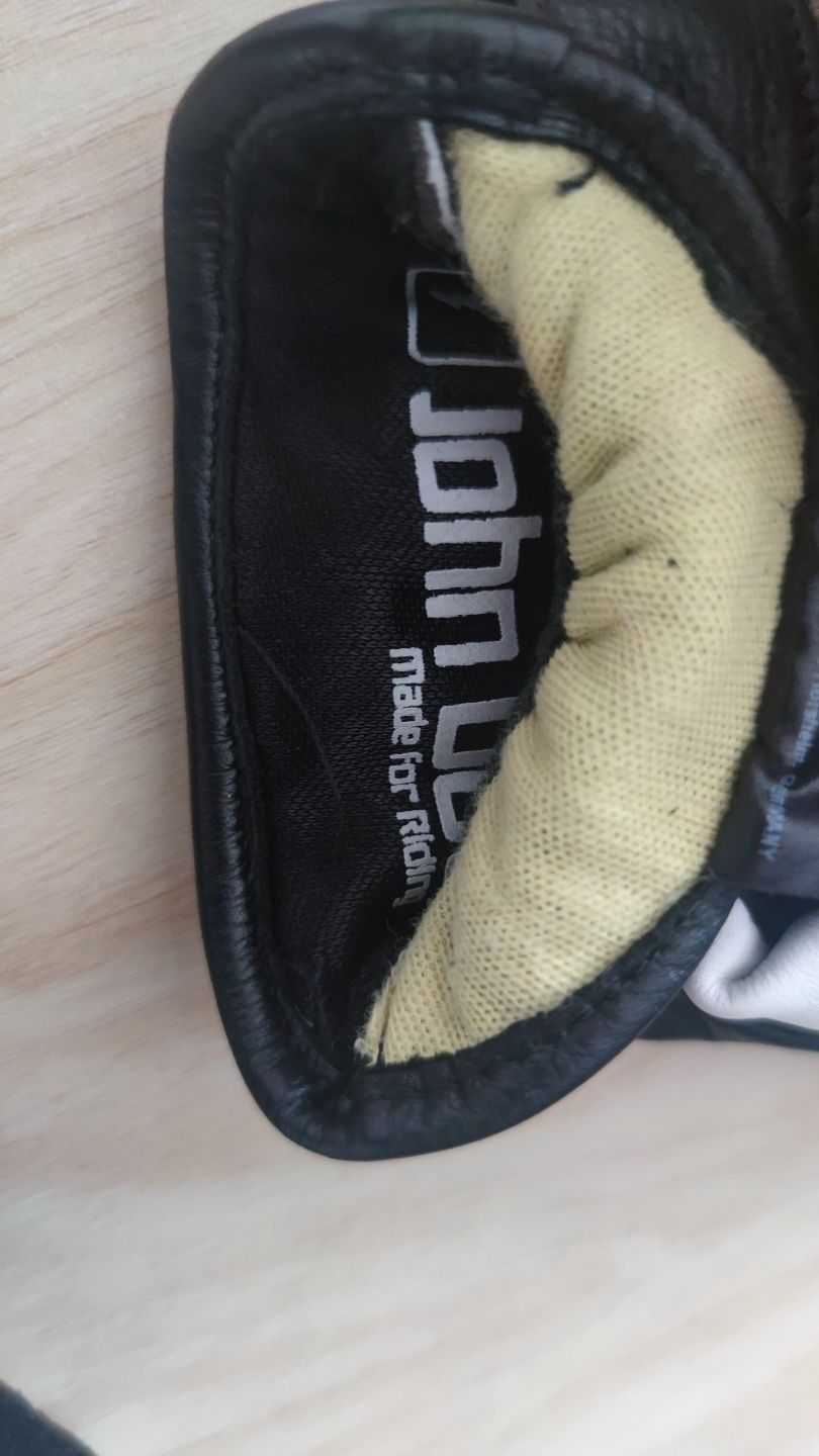 Luvas John Doe Tracker