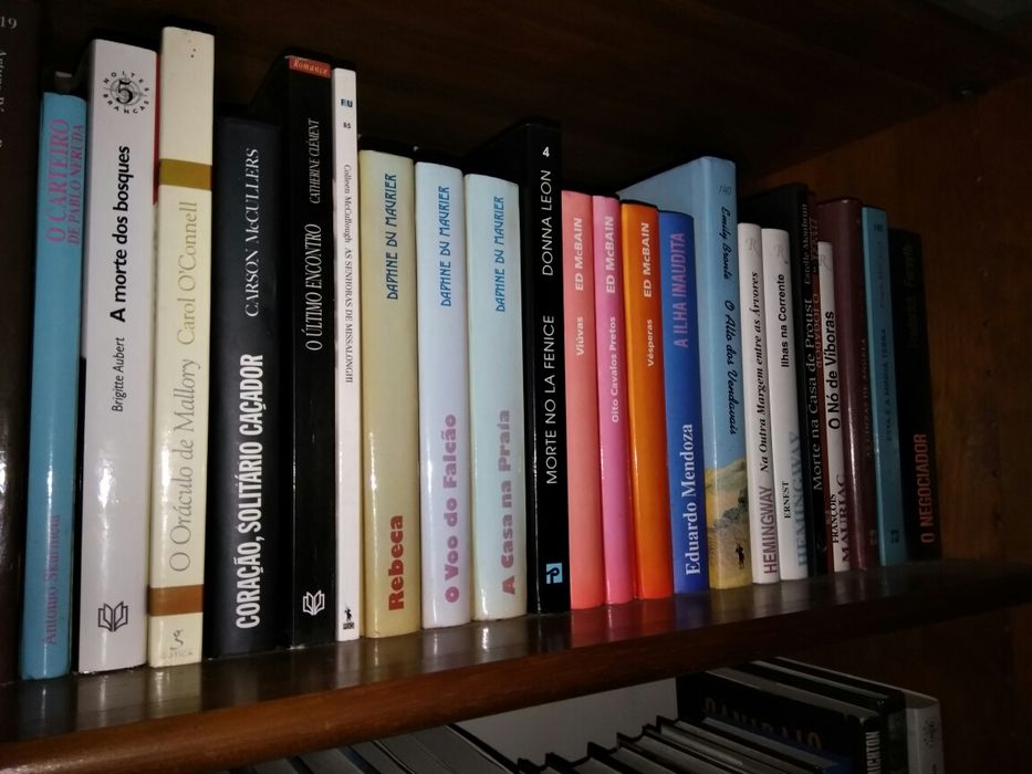 Livros de capa dura de vários géneros