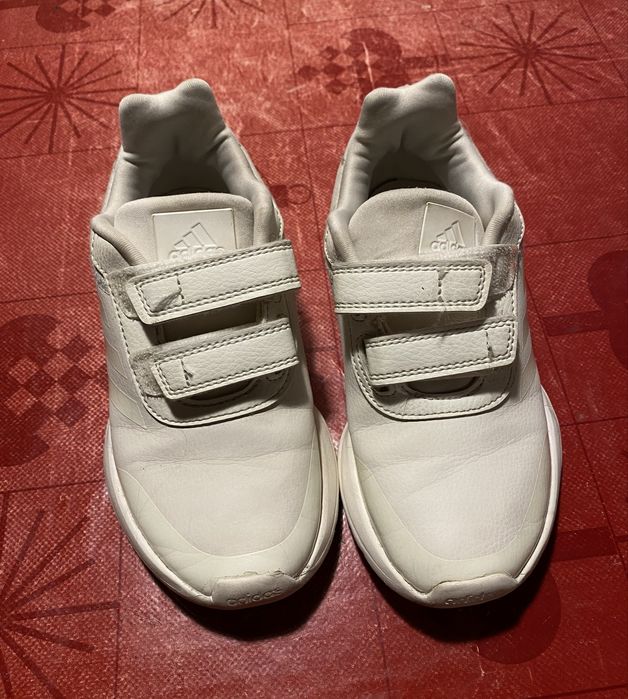 Кросівки adidas на дівчинку