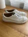 Clarks sniekiersy skurzane biale