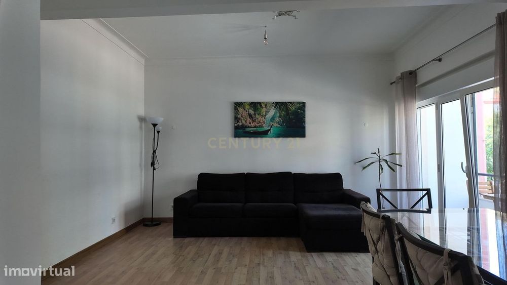 Apartamento Renovado T3 com Varanda na Costa da Caparica, Almada