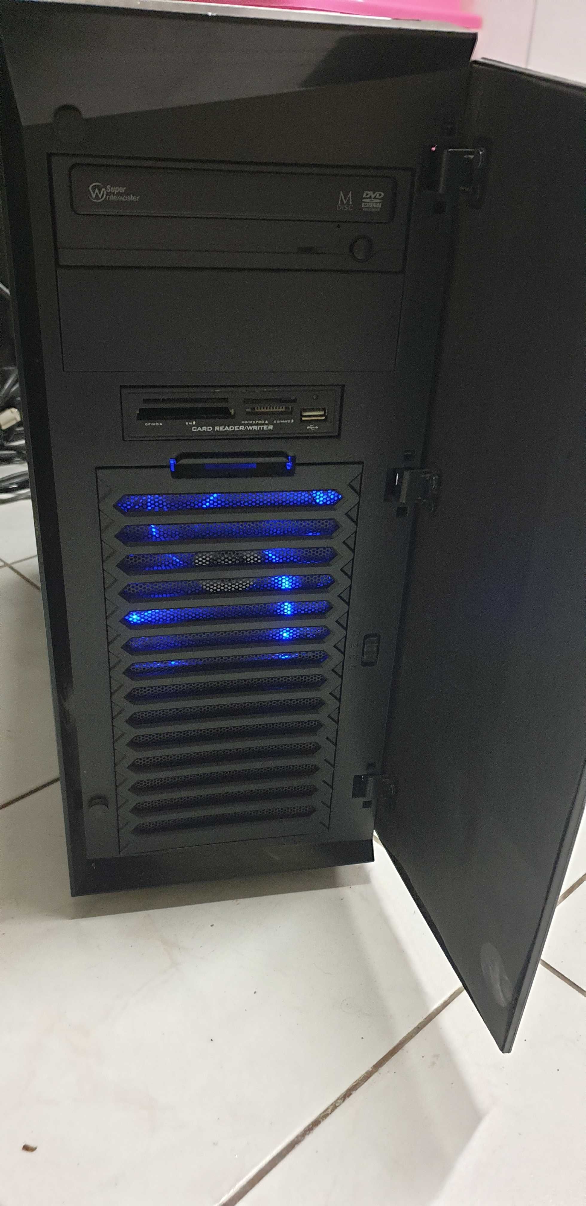 PC - i7-7700K, Radeon RX580, 16GB RAM, Dysk SSD