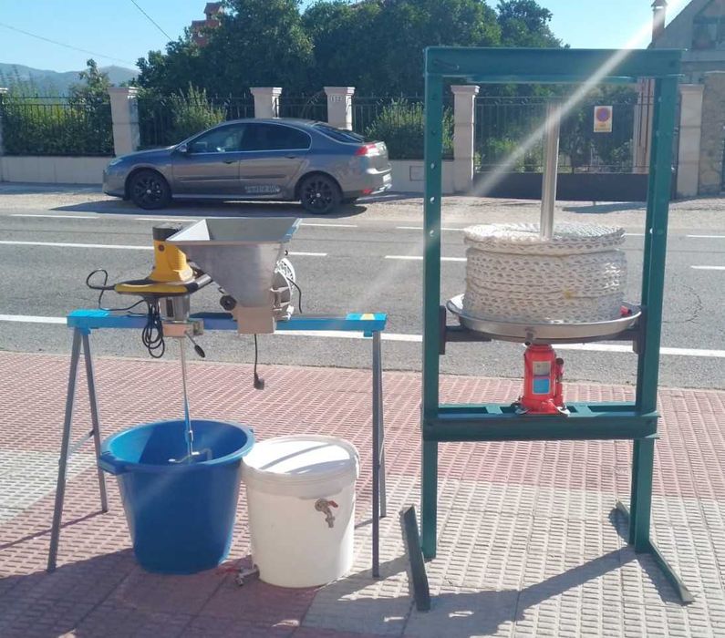 Moinho para fazer seu próprio azeite.