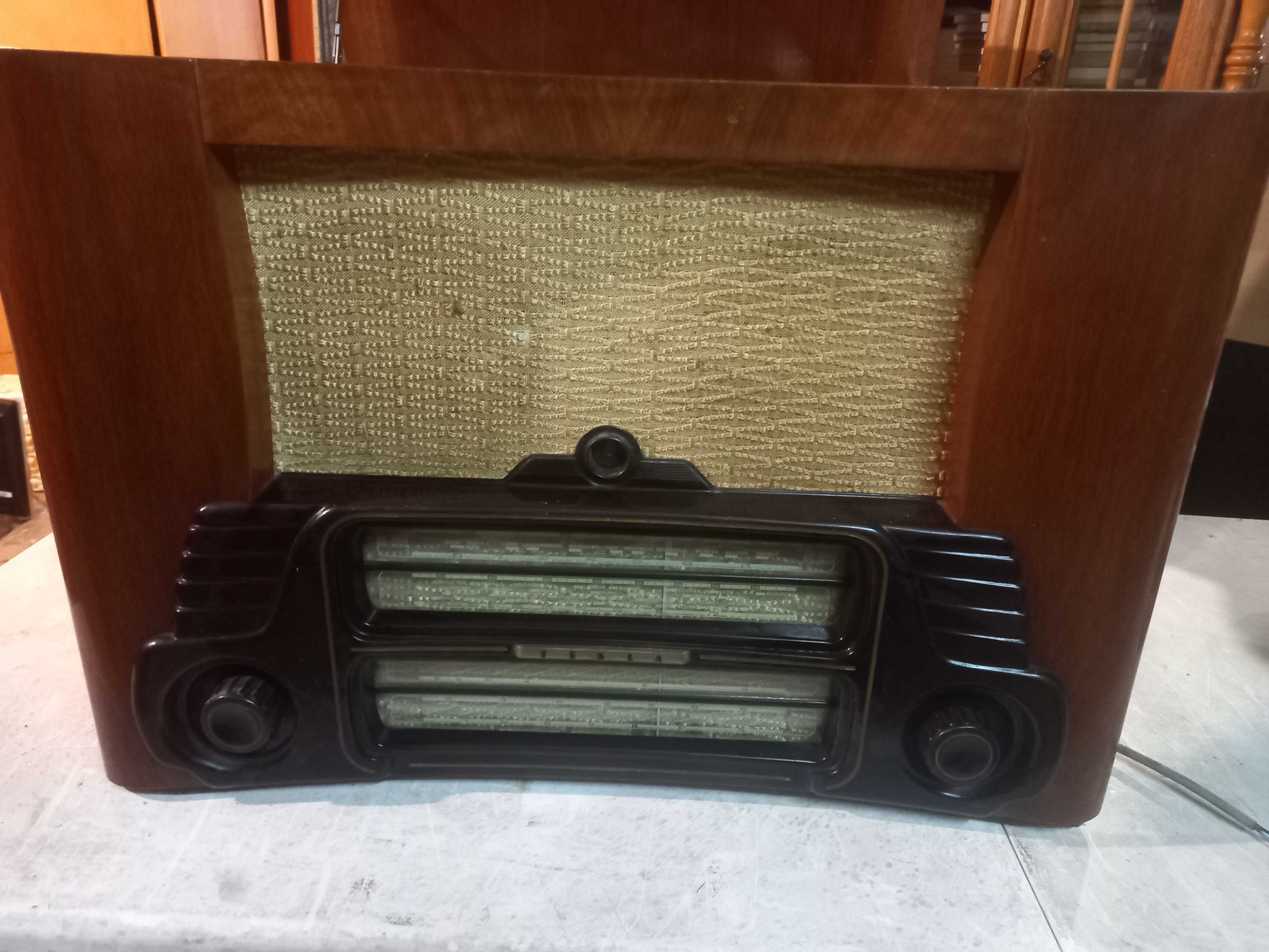 Stare radio z gramofonem TESLA  Tabor 2 model 512074