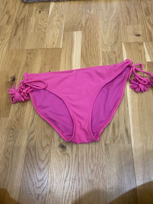 Różowy dwuczęściowy strój kąpielowy