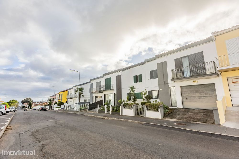 Moradia Geminida - Ponta Delgada (localização privilegiada)