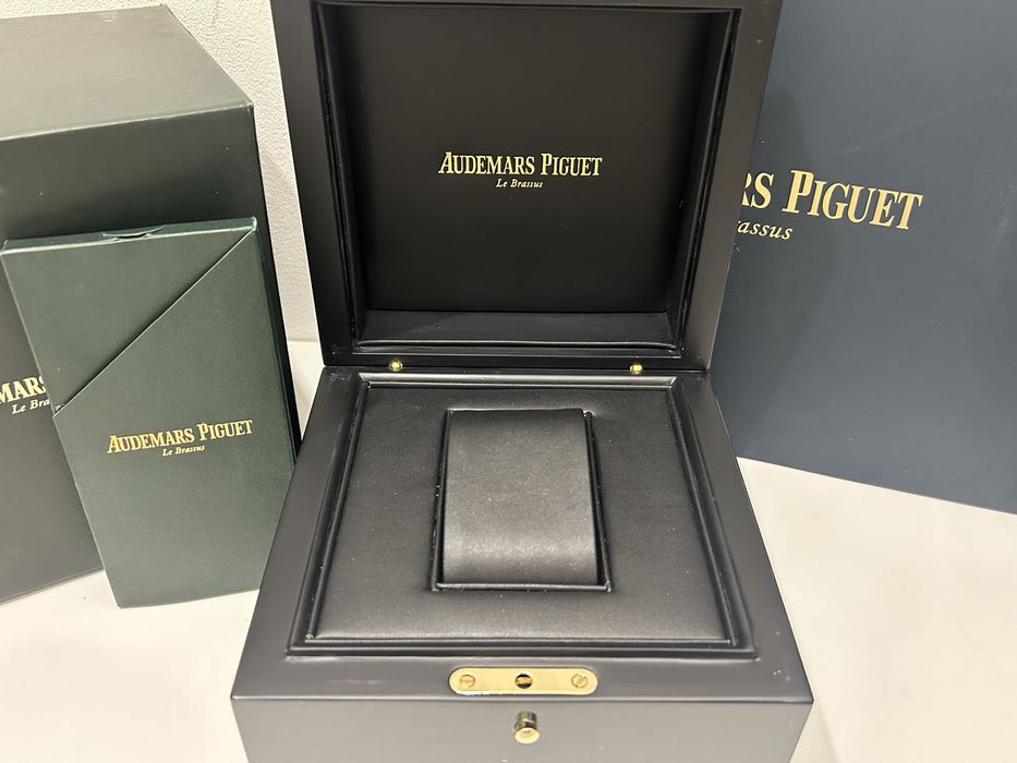 Коробки під годинники Rolex та Audemars Piguet