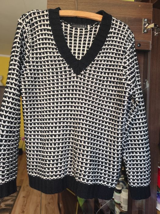 Sweter czarno-biały damski