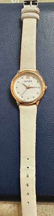 Женские часы Kayuer