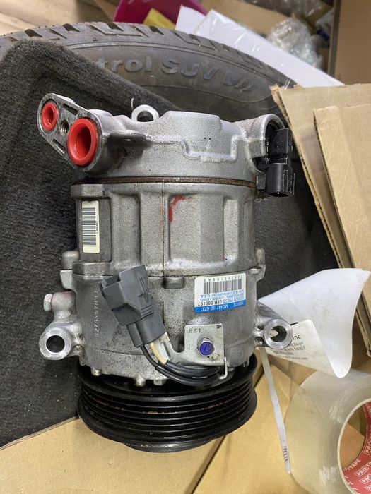 Компрессор кондиционера Jeep Cherokee 19год 3.2