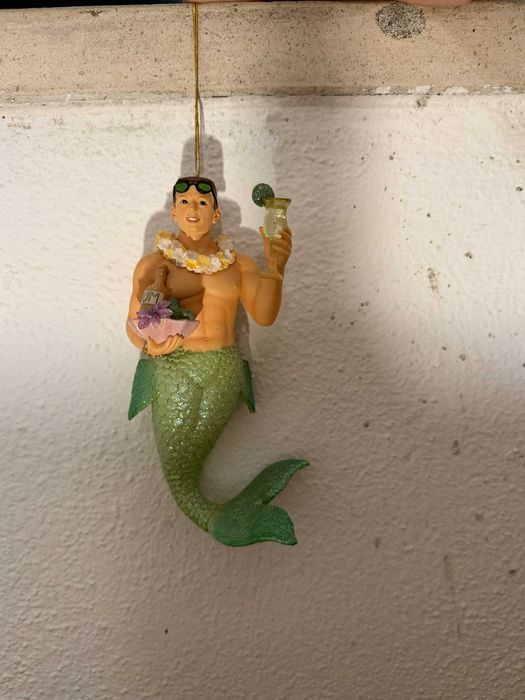 Enfeite sereio merman em porcelana com glitter – vários