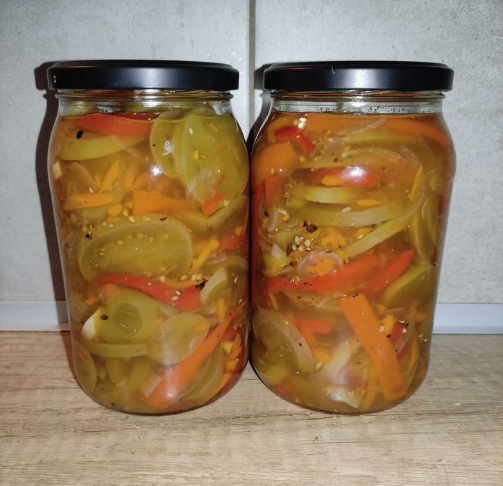 Domowa sałatka z zielonych pomidorów z papryczką chili 900 ml