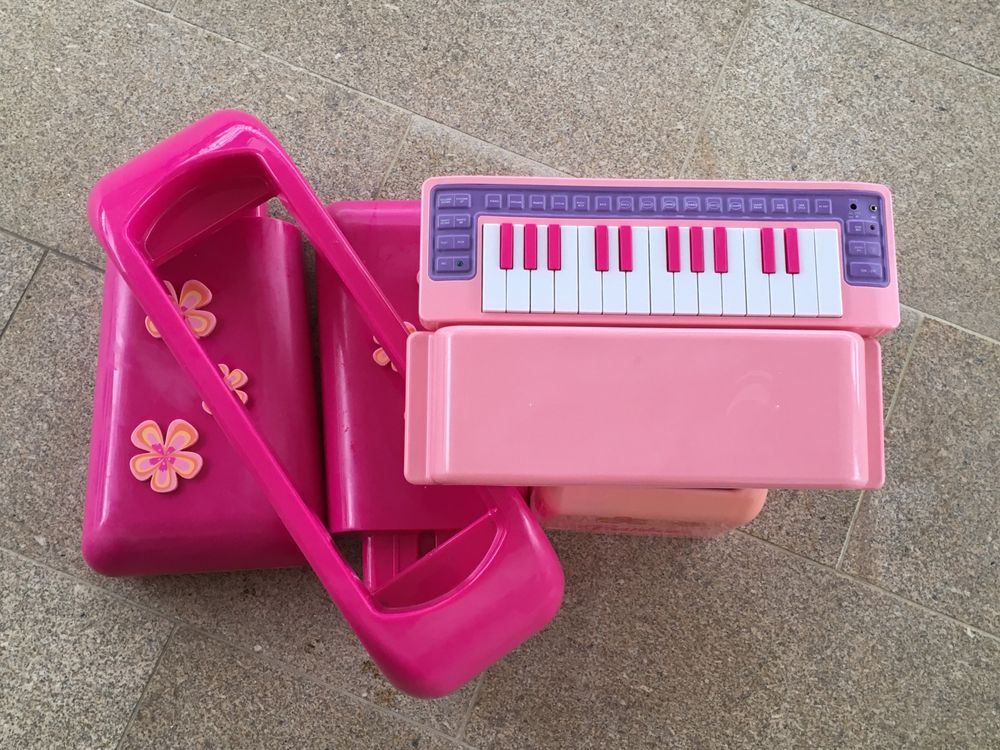 Mesa/piano de brincar da Barbie