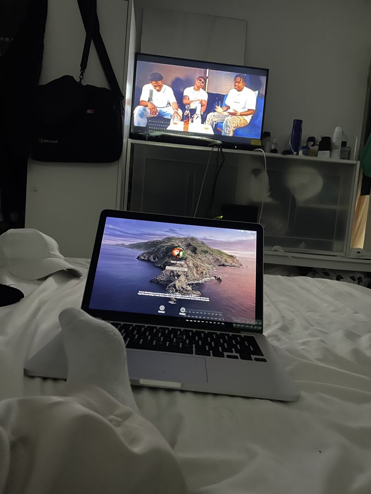 Mac book pro em otimas condicoes estou em lisboa lumiar