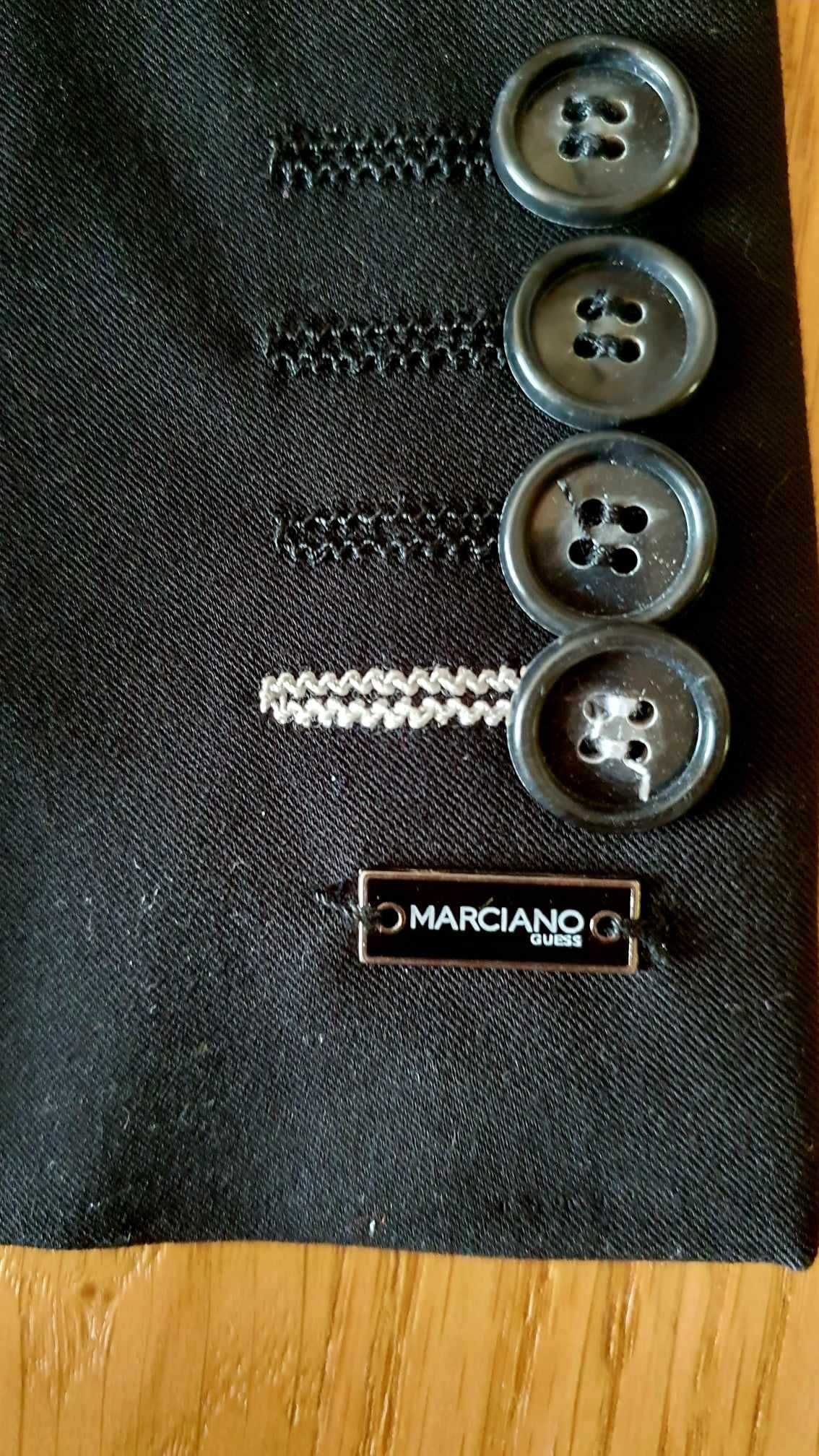 Marynarka marki Guess