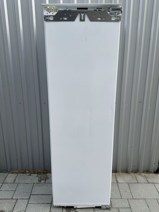Вбудована морозильна камера Miele FNS 37402 i