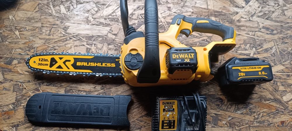 Piła łańcuchowa DeWalt dcm565 Aku 8ah ładowarka