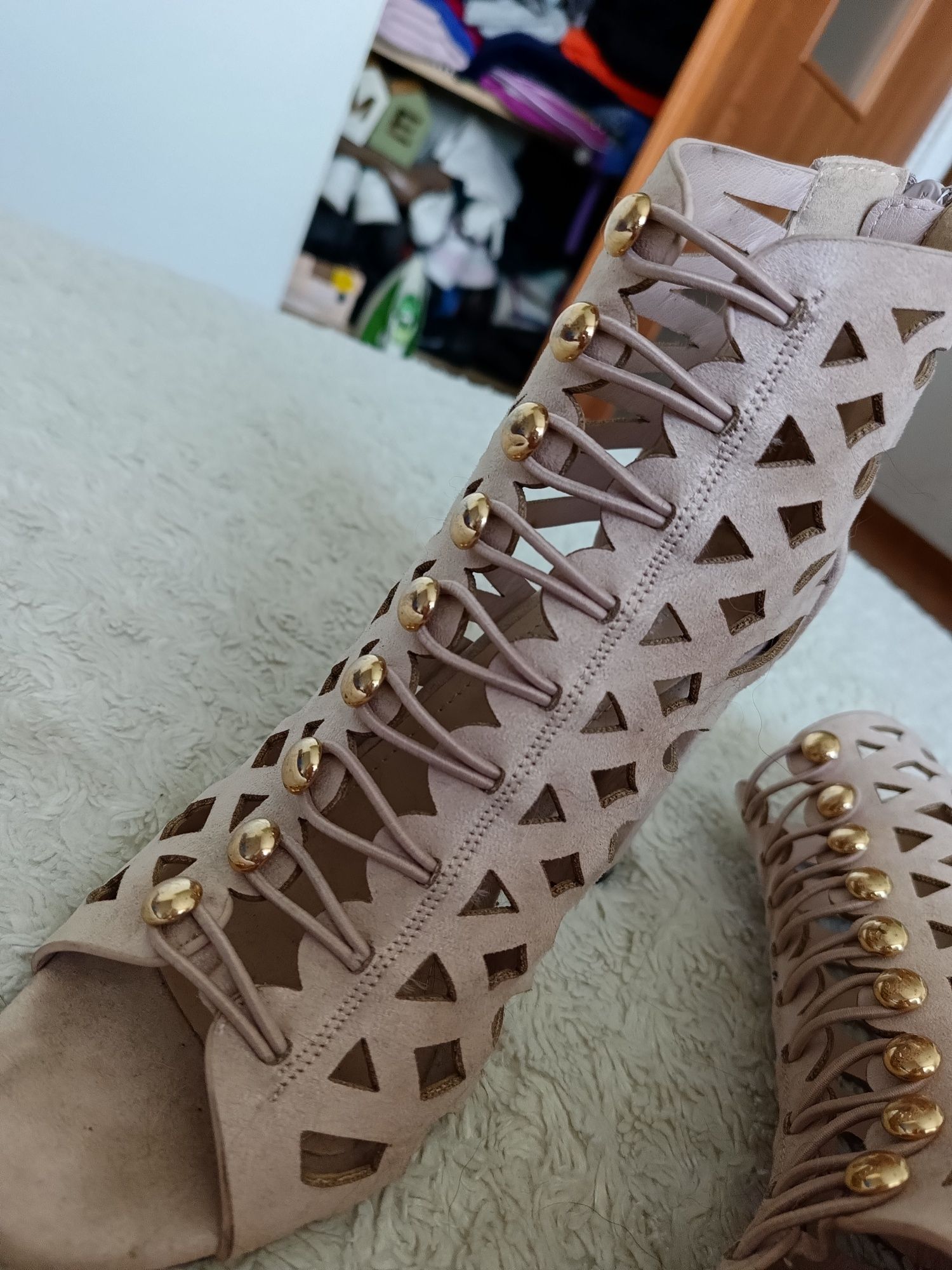 Buty na obcasie r 40