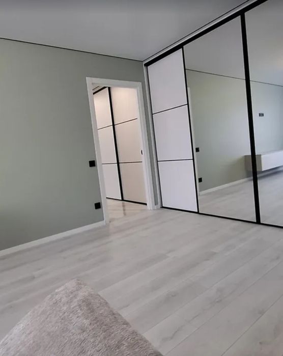 Продаж 2к квартири 71 кв. м на вул. Курбаса Леся