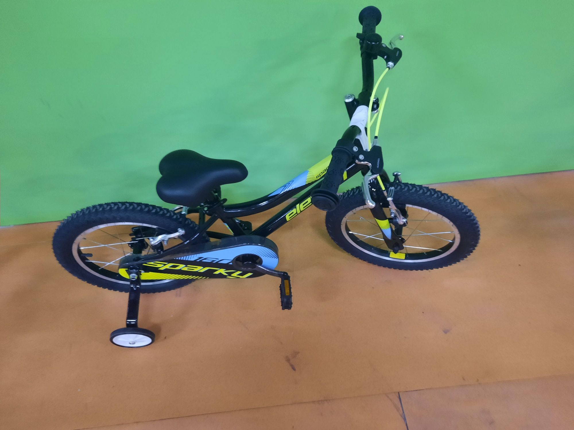 Bicicleta de crianca  roda 16 nova