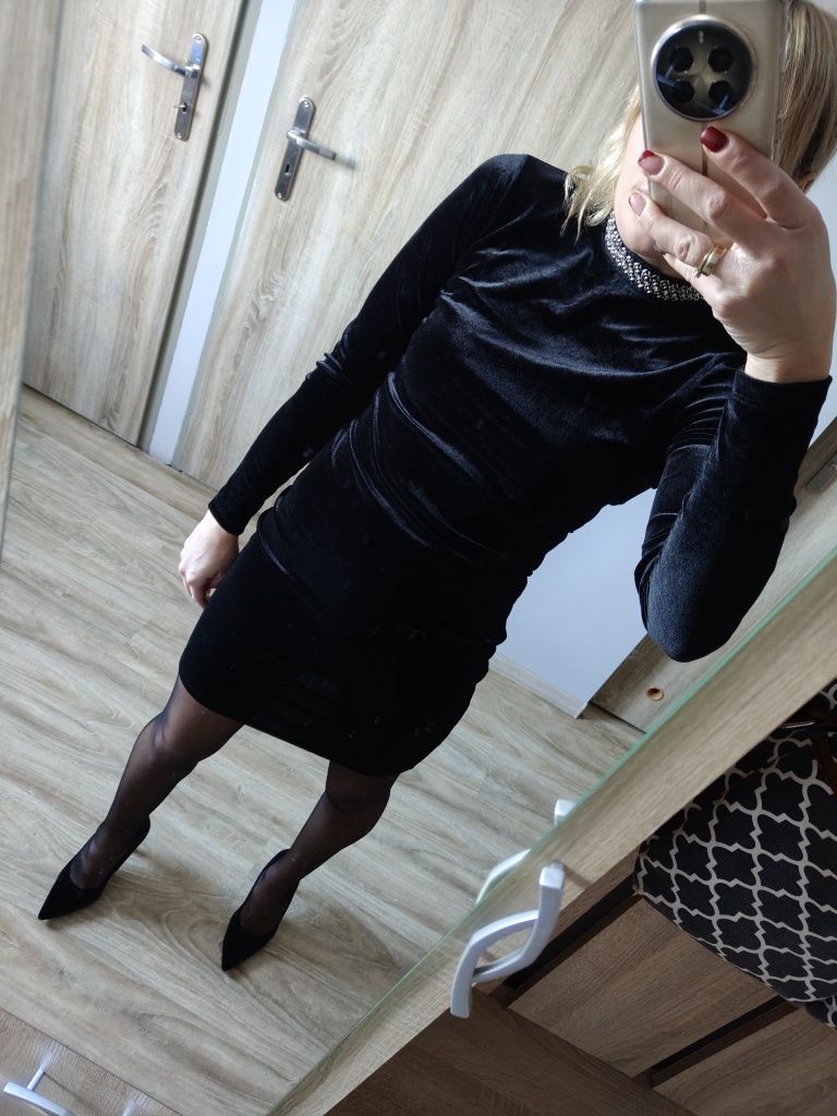 Sukienka welur welurowa aksamitna S River Island ozdobna kolia na stój