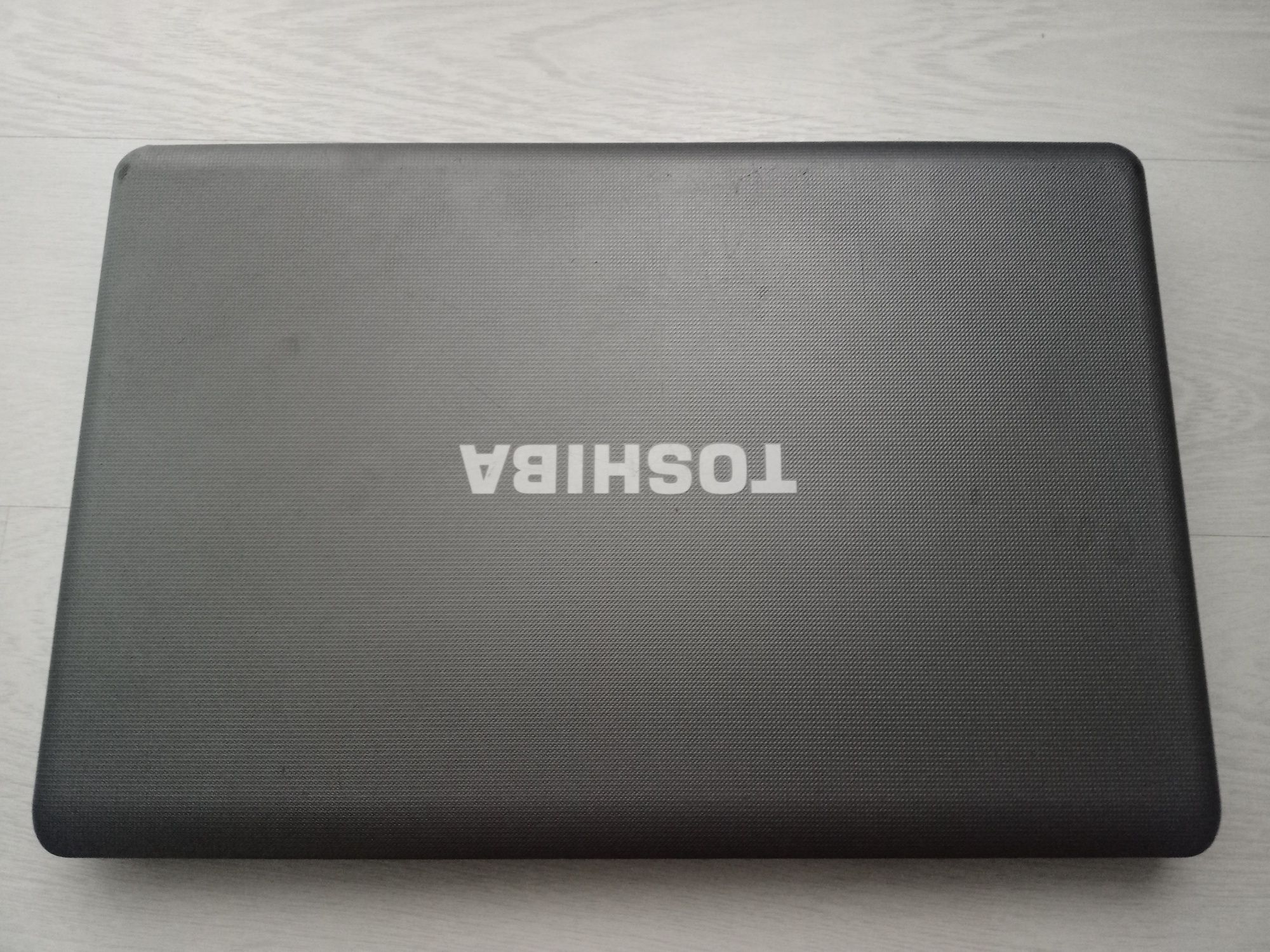 Ноутбук TOSHIBA  c-660