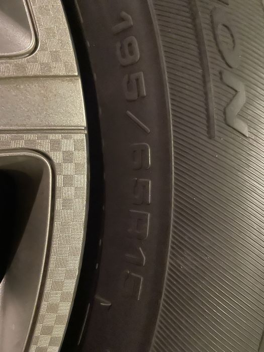 Opony zimowe z felgami 4 sztuki