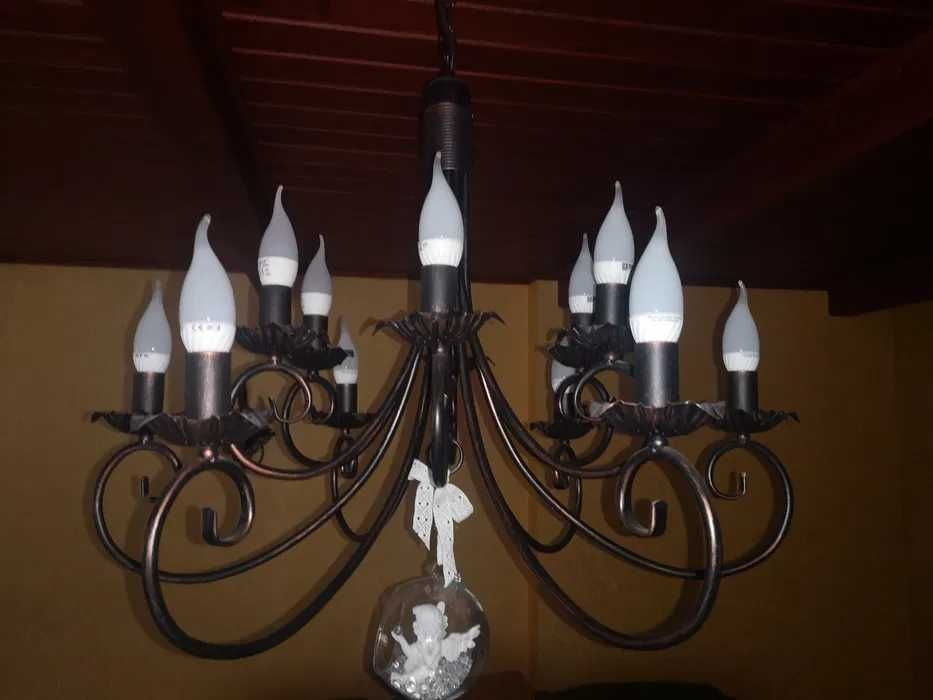 żyrandol metalowy 12 ramienny