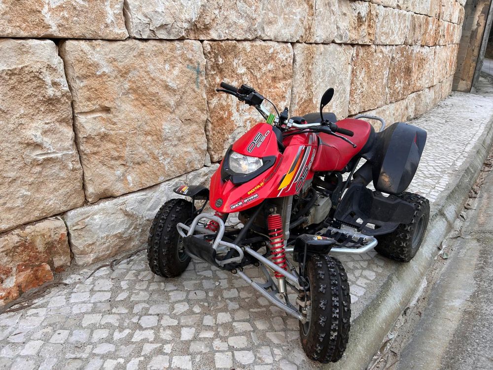 Moto 4 em bom estado Bombardie