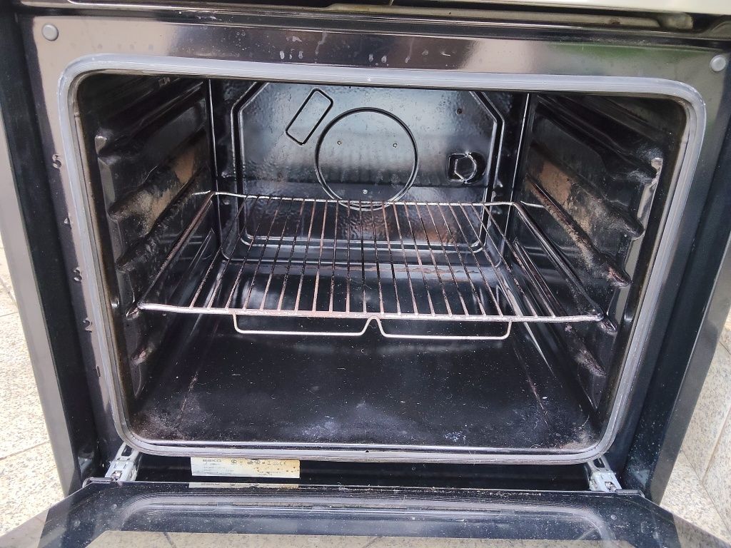 Forno beko num estado aceitável, função total...