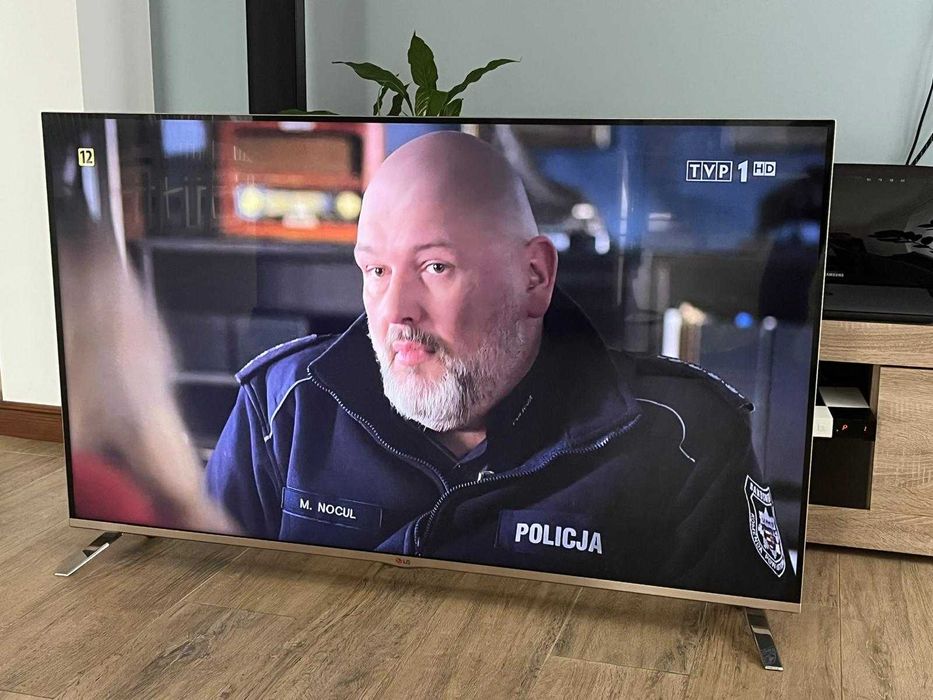TV  LED 55", FULL HD 1080P, WEB OS SMART TV, CINEMA Bezramkowy  Desing