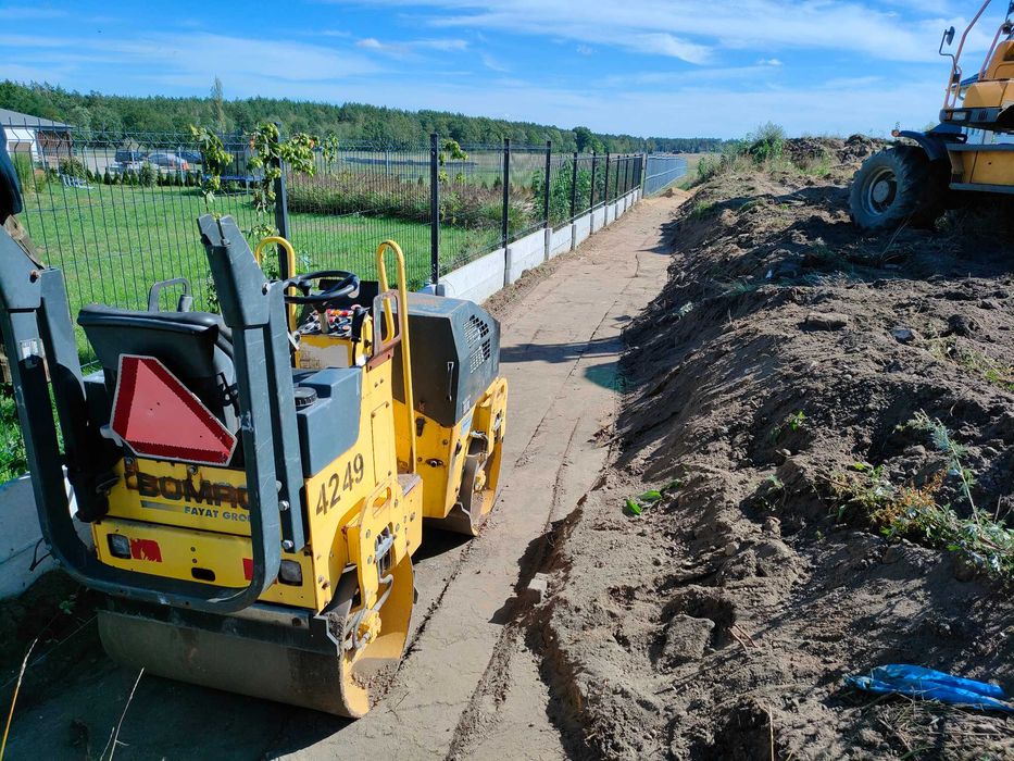 Utwardzanie dróg dojazdowych, placów, wykopy, koparka, tłuczeń