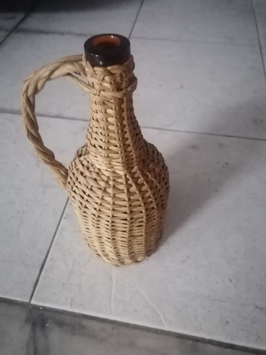 Garrafa de 0,75cl forrada a verga