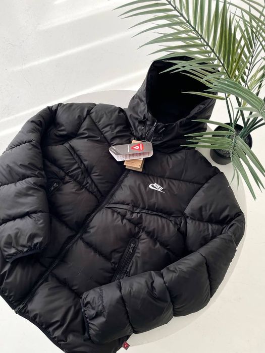 ПУХОВИК Nike STORM-FIT  
- вышивка спереди
- брендированые замки юкк