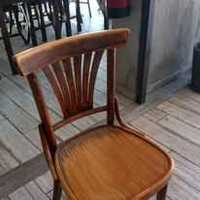 cadeira de madeira 60 €
