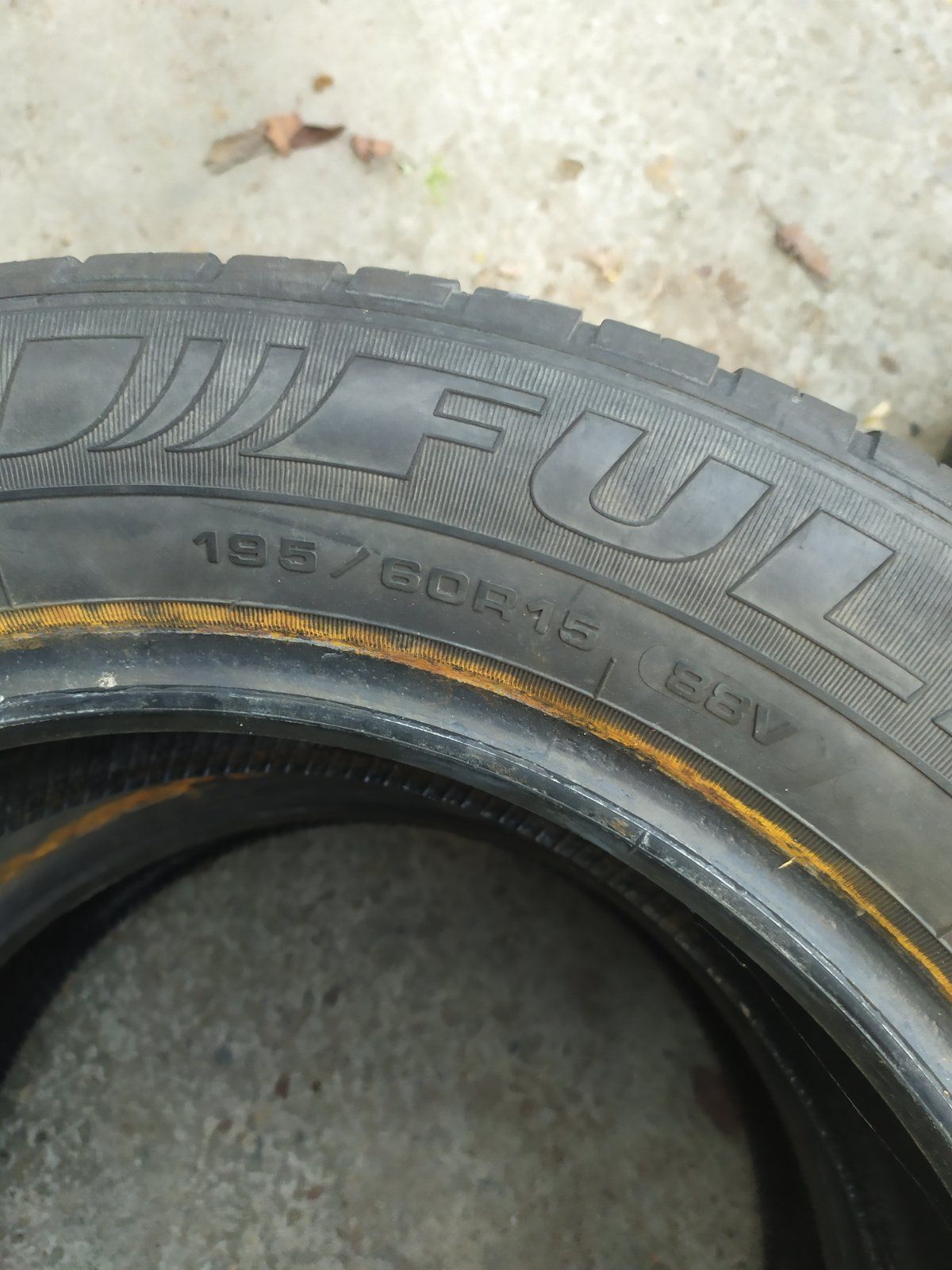 Шини 195/65r15 фулда 2 шт та вікінг 2 шт