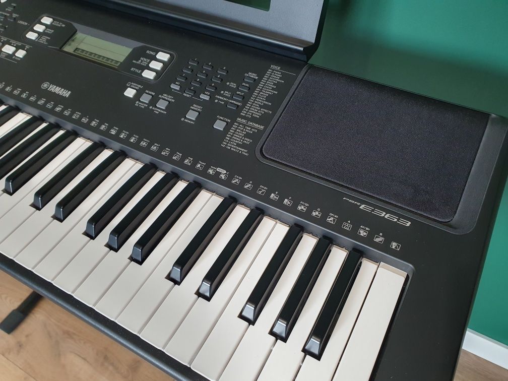 Keyboard Pianino Yamaha PSR E363 + statyw + stojak na nuty, jak nowe!