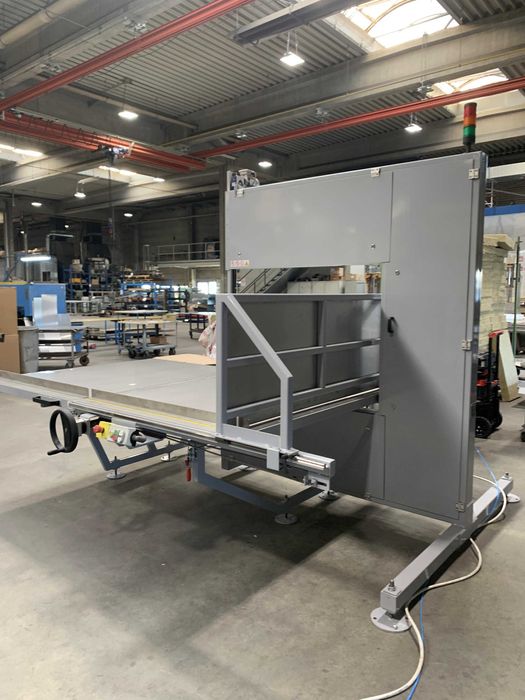 Maszyna do cięcia wełny mineralnej, pianek i miękkich materiałów