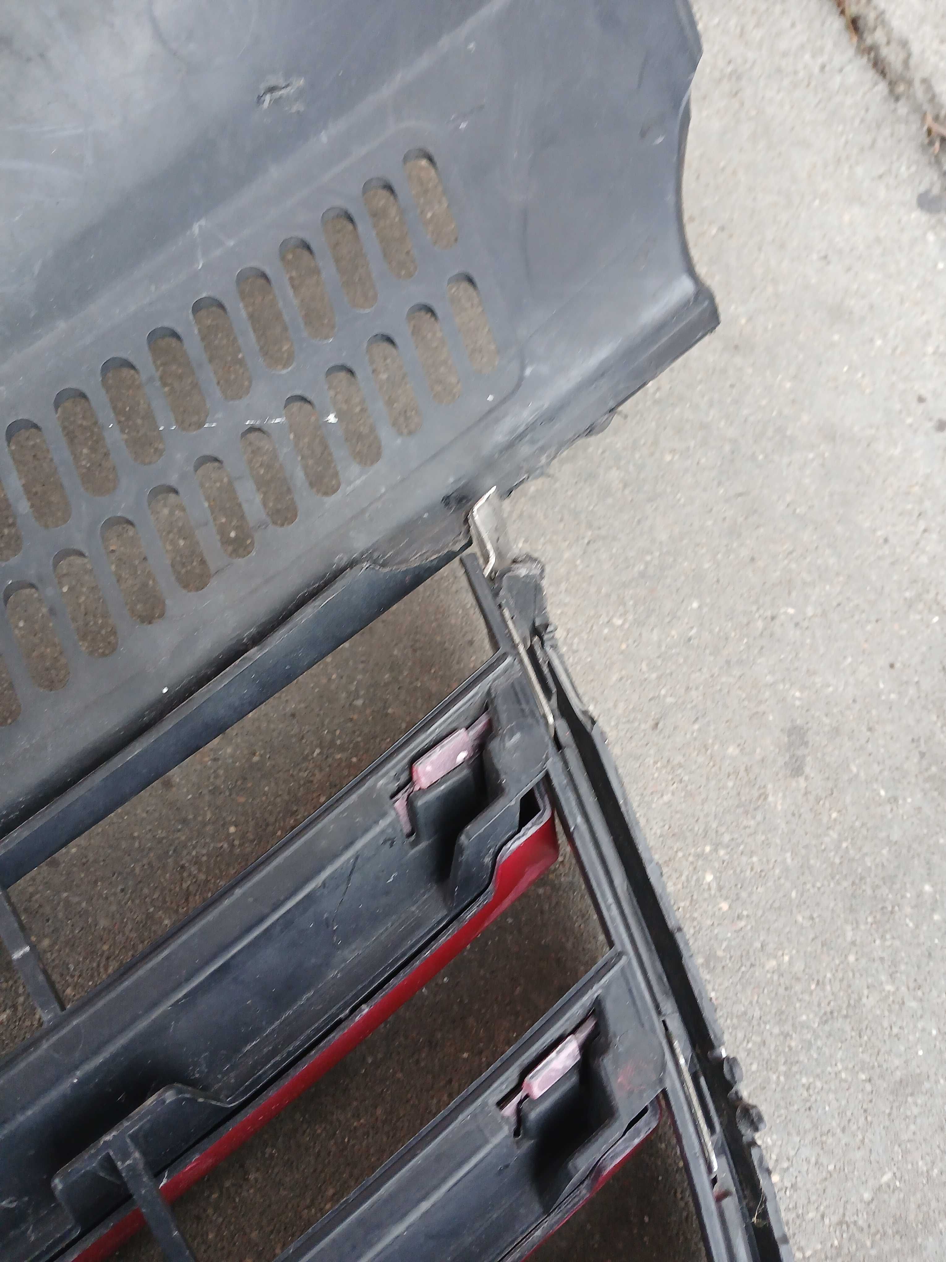 Grill VW Transporter T5 Caravelle  7H5 atrapa