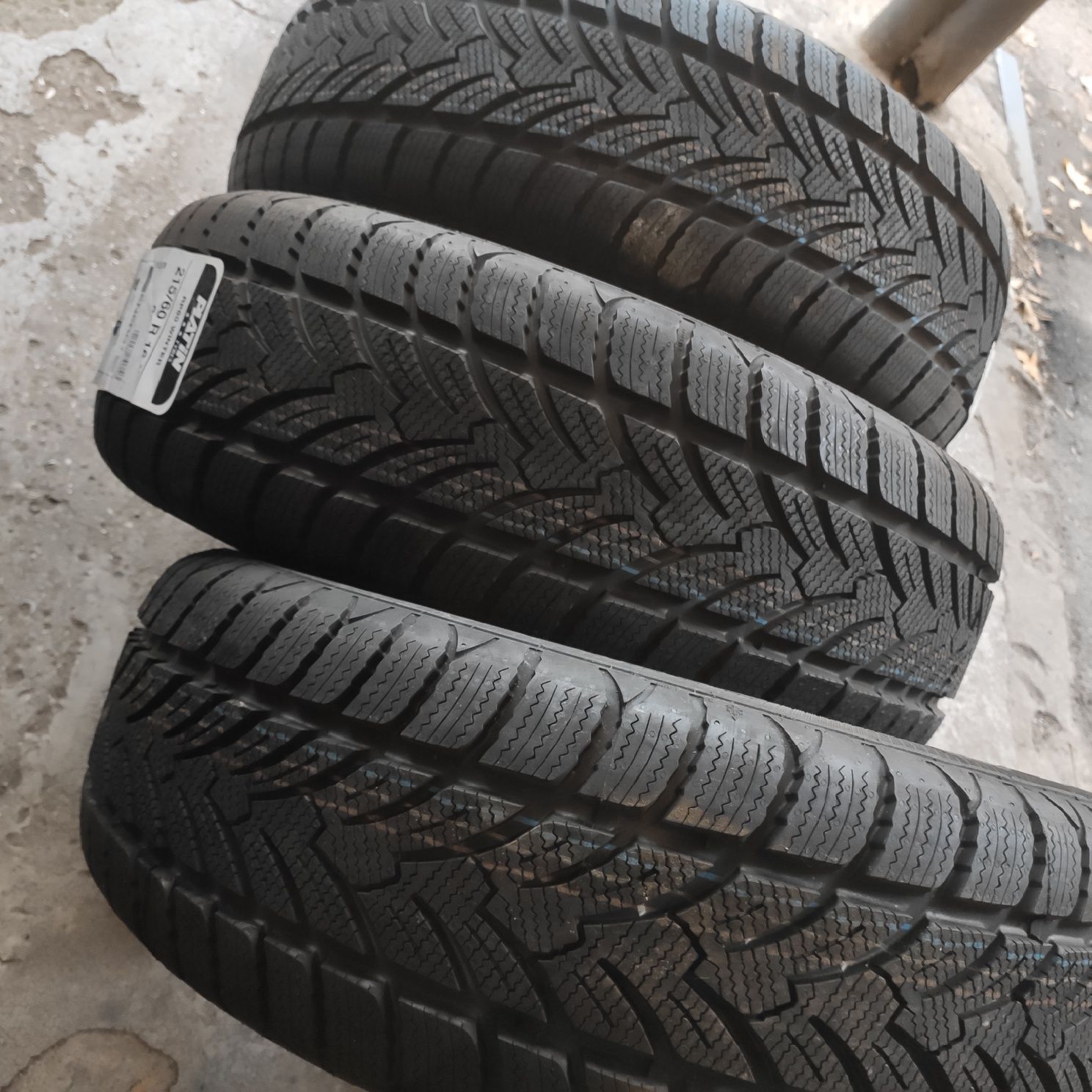 Продам шины PLATIN Германия 215/60R16XL 99H Зима.