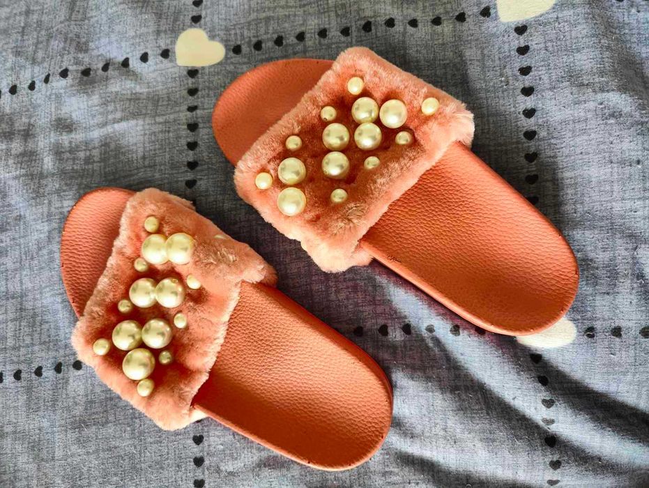 Нові Жіночі модні шльопанці мохнаті з бісером