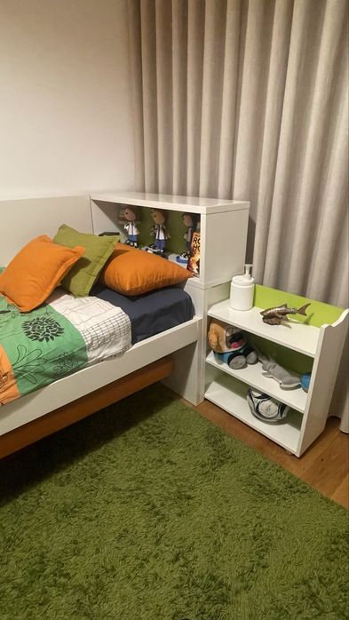 Cama com estrado, colchao mais estante