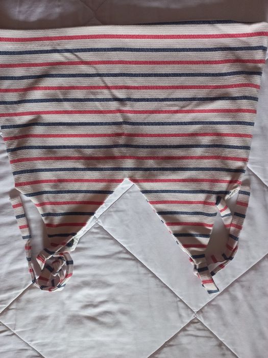 Top riscas azuis e vermelhas Zara