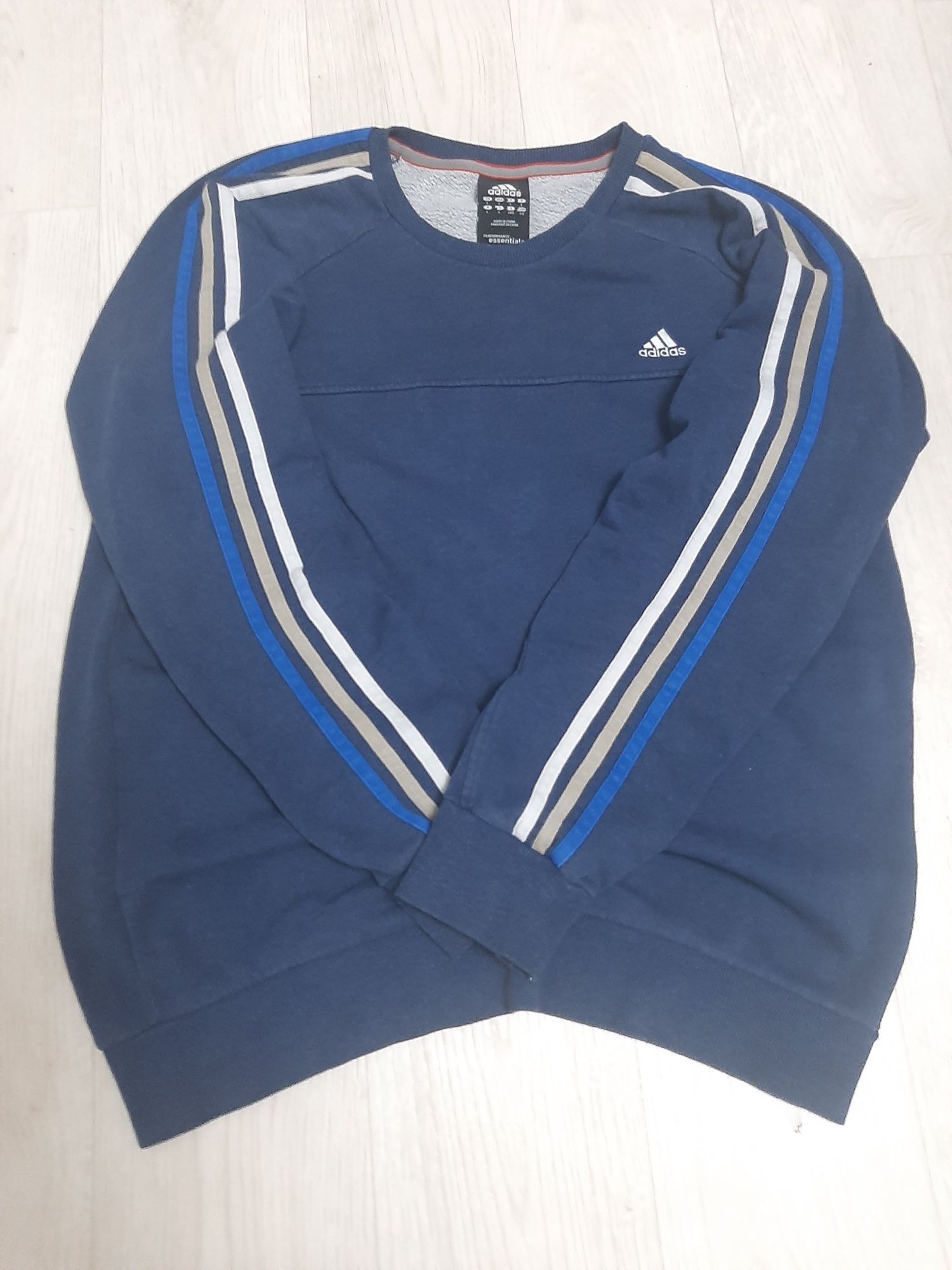 Adidas Essentials vintage, original. Casual, sk8, streetwear.