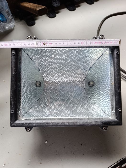 Lampa halogenowa